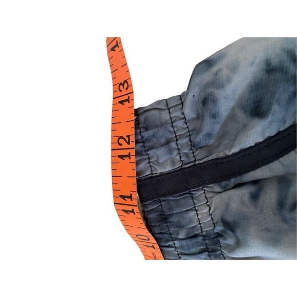 Under Armour Fitted Heat Gear Shorts Athletic Sporty Tie Dye - Picture 9 of 12